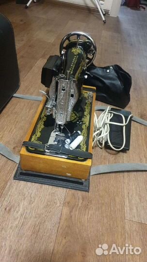 Электрическая швейная машинка