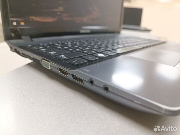 Игровой ноутбук Samsung i5/8gb/gt620m/SSD 256