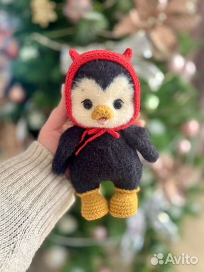 Вязаная игрушка пингвинчик
