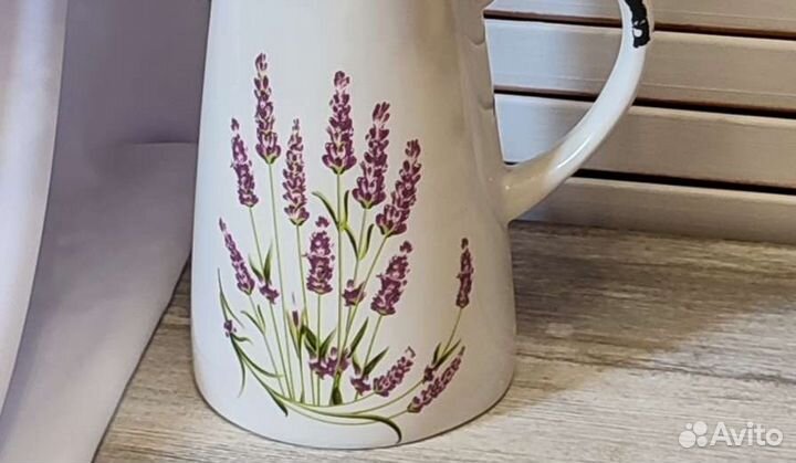 Имитация лаванды в керамическом кувшинчике