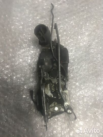 Замок двери передний правый Toyota Mark 2 GX90