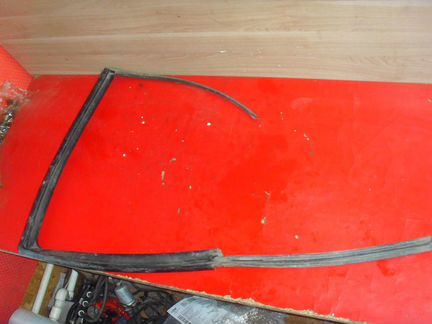 Уплотнитель стекла двери задней Toyota Raum