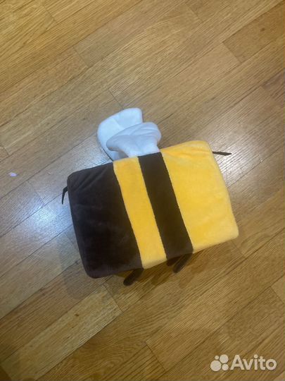 Плюшевая игрушка-пчела