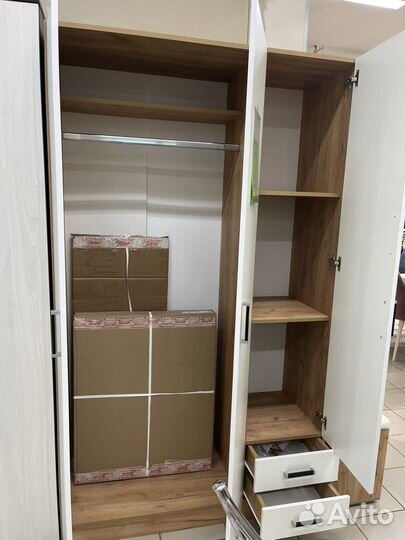 Шкаф 3 х створчатый