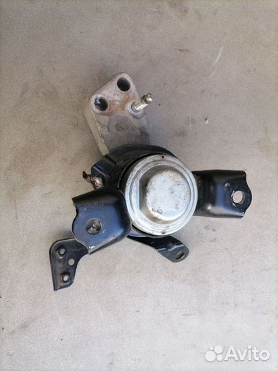 Опора двигателя (подушка двс) правая 1nzfe Toyota