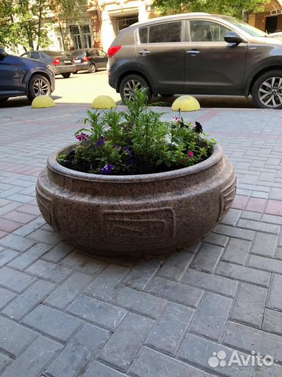 Уличные вазоны из бетона