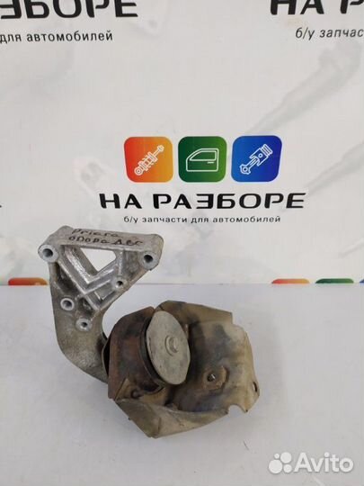 Подушка двигателя правая LADA Priora