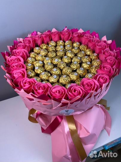 Букет из роз и шоколада