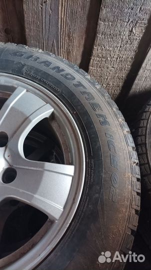 R16 Dunlop Grandtrek Ice 02 215/65, PCD 5x114.3 DIA 10