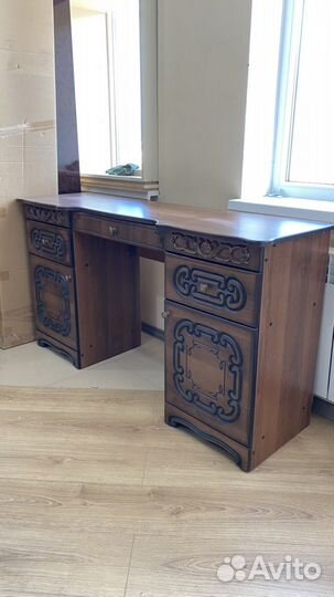 Туалетный столик письменный стол в наличии