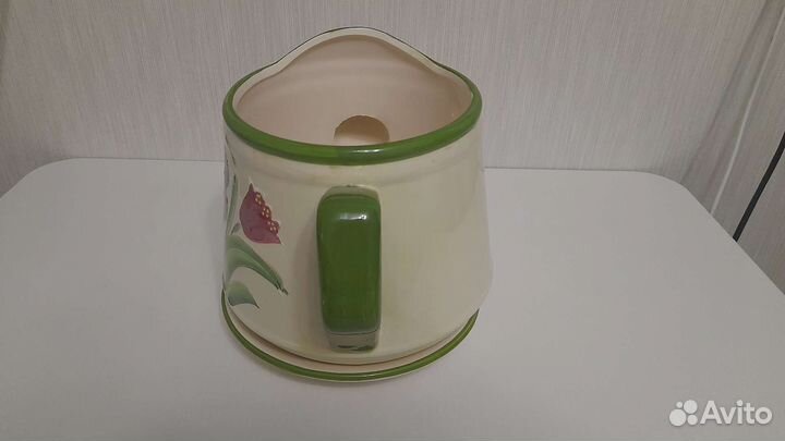 Кашпо-горшок для цветов (керамика, лейка, цветы)