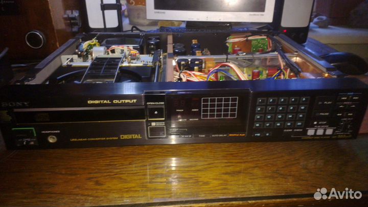 CD -дека Sony CDP-553 esD