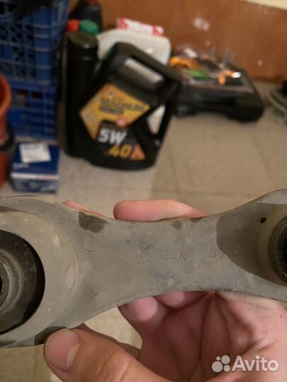 Нижняя подушка двигателя vesta