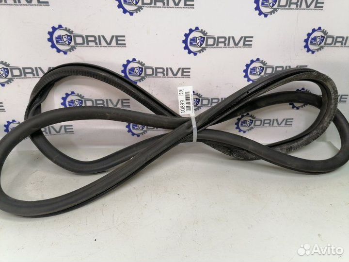 Уплотнитель проема двери задний Volkswagen Golf 5