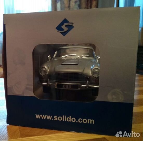 Модель автомобиля Астон Мартин DB 5 1:18