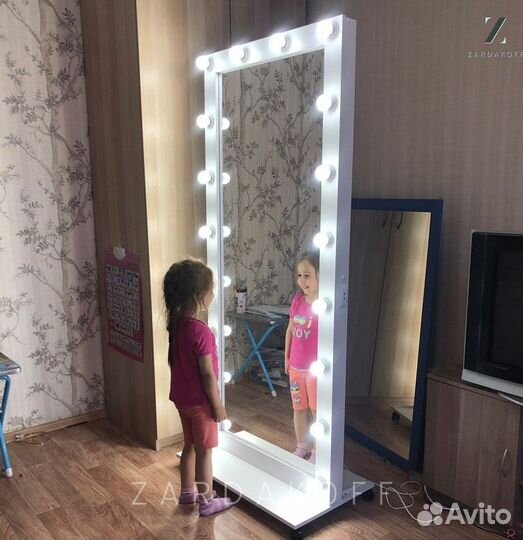 Гримерное зеркало с подсветкой