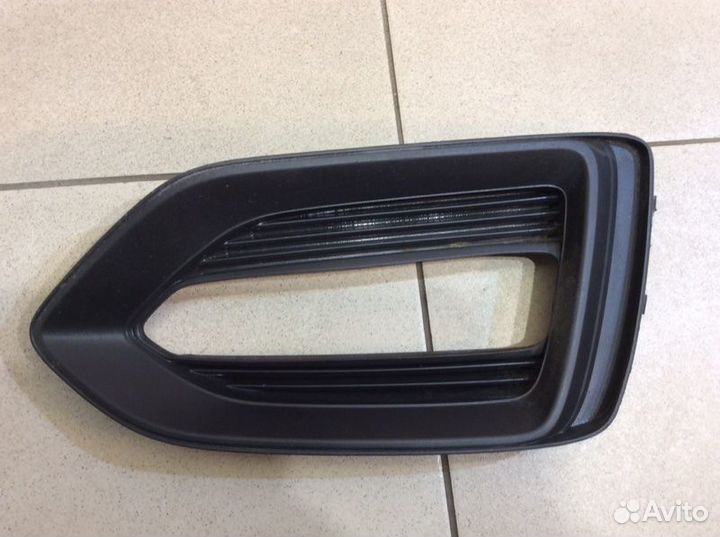 Рамка противотуманной фары правая Hyundai Solaris