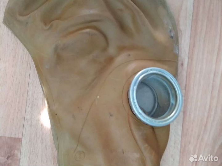 Противогаз рваный