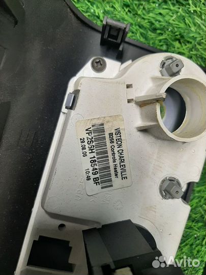 В наличии: Рамка магнитолы для Ford Fusion 1