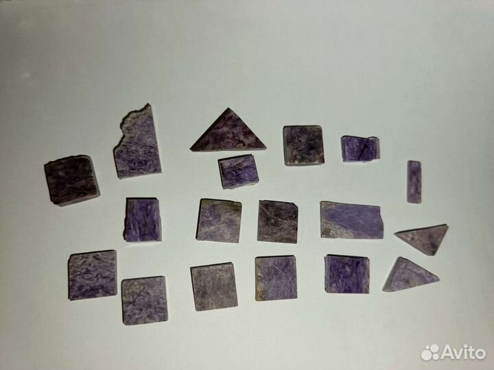 Чароит. Кусочки чароита. Квадратики чароита