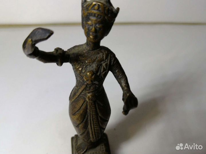 Бронзовая статуэтка