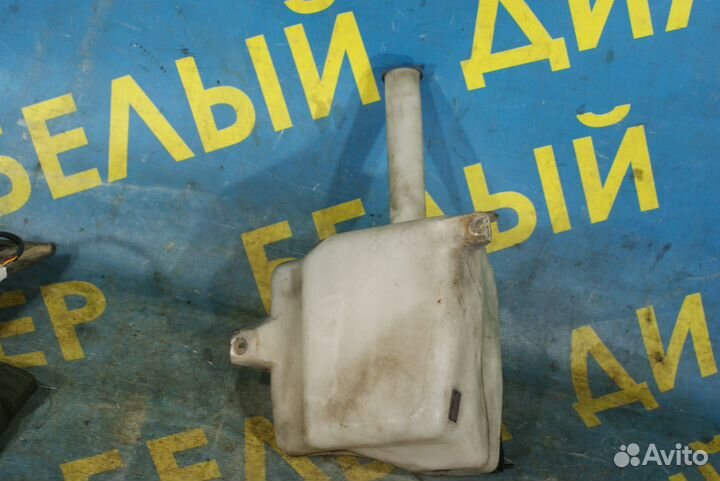 Бачок омывателя Toyota Avensis 1