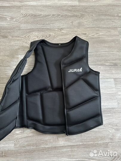 Спасательный жилет черный