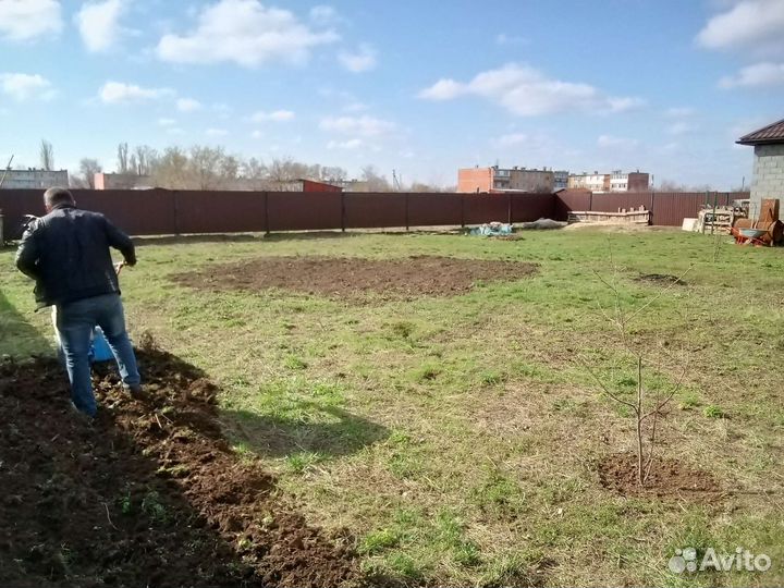 Вспашка земли мотоблоком 