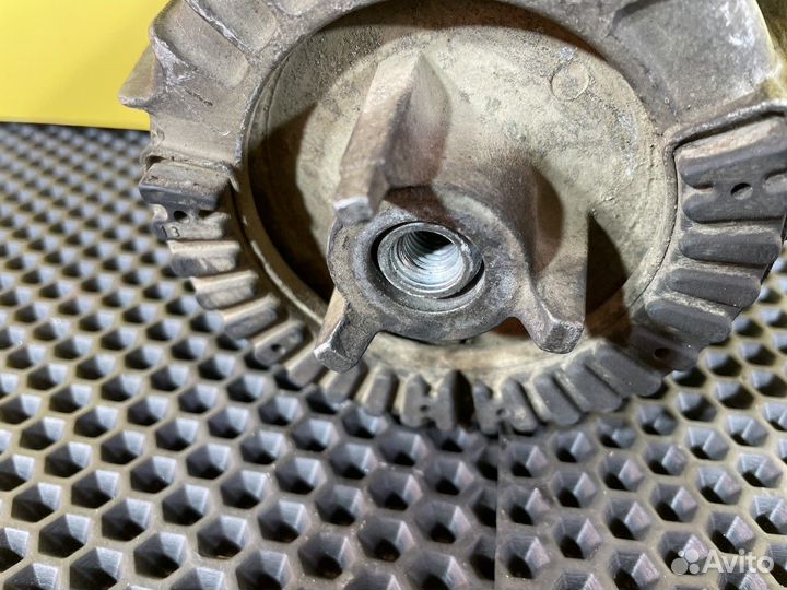 Подушка двигателя правая Mercedes-Benz E-class