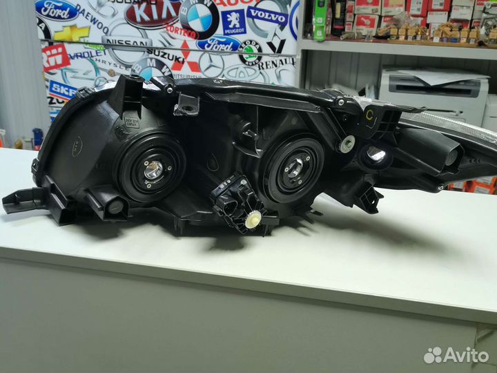 Правая фара тойота королла 150 новая оригинал