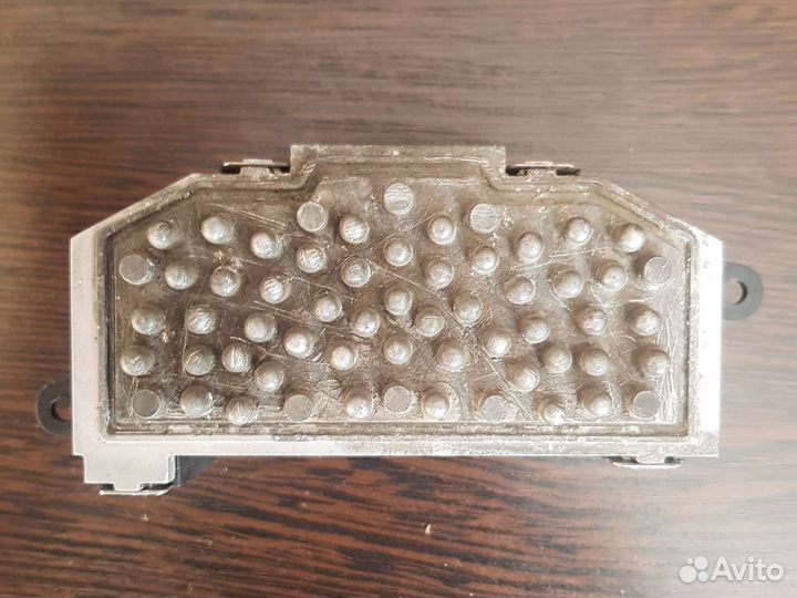 Резистор вентилятора отопителя Volkswagen Golf 6