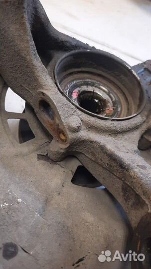 Кулак поворотный передний левый Toyota Camry