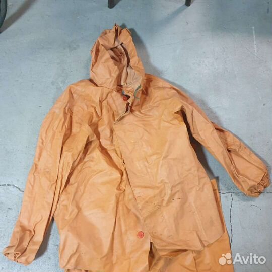 Костюм и плащ рыбацкие прорезиновые СССР