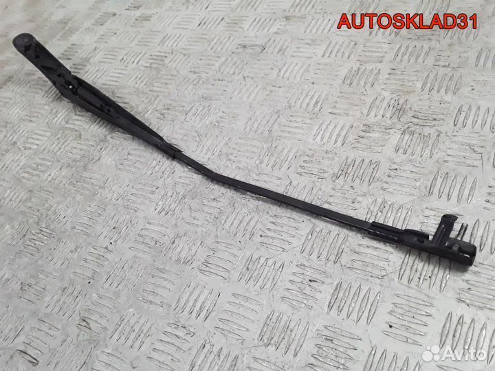 Поводок стеклоочистителя правый Skoda Octavia A5