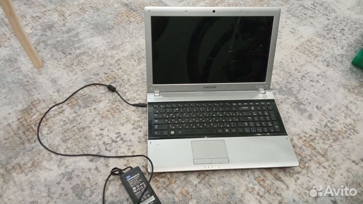 Ноутбук Samsung rv513