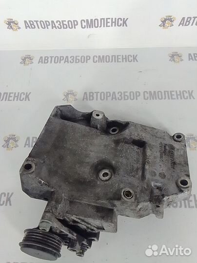 Кронштейн компрессора кондиционера Audi a4,W B5