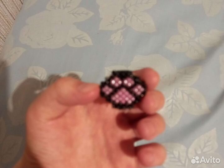 Кошачья лапка из бисера