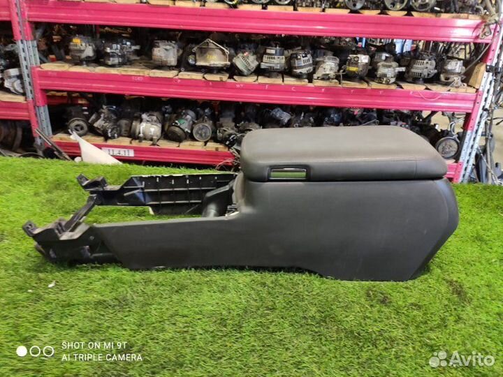 Подлокотник салонный Toyota Crown GWS204 2grfse