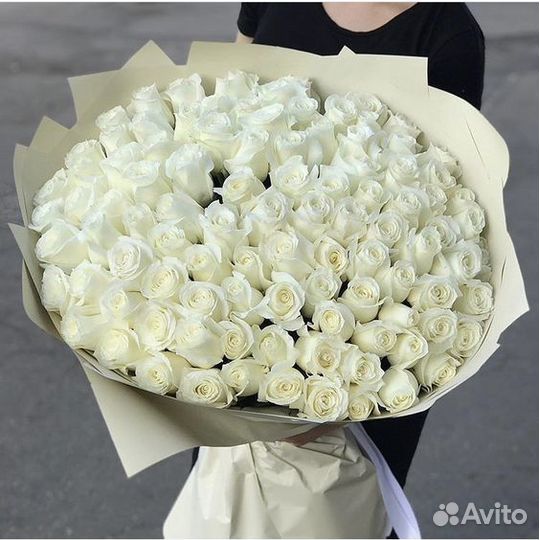 Большой букет белых роз 51 шт