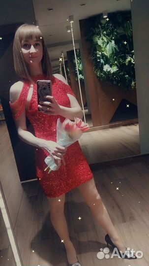 Вечернее красное платье