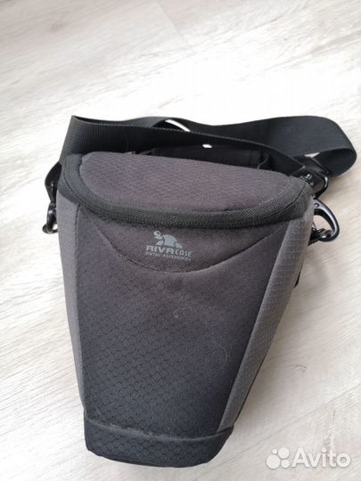 Зеркальный фотоаппарат Canon 1100D