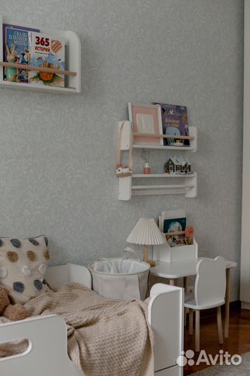 Полка для книг Монтессори