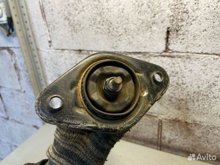 Стойка амортизатора задняя Hyundai Ix35