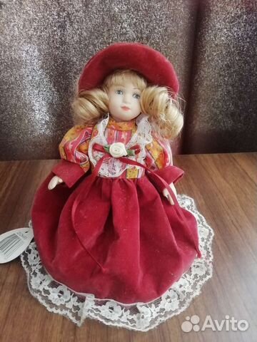 Кукла фарфоровая
