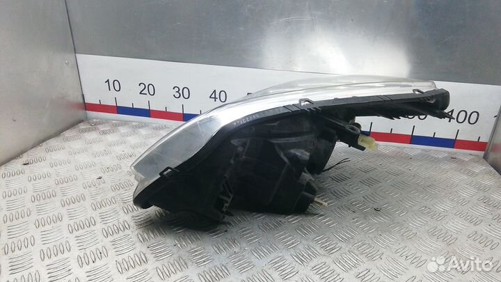 Фара Dacia Sandero (2008-2012)