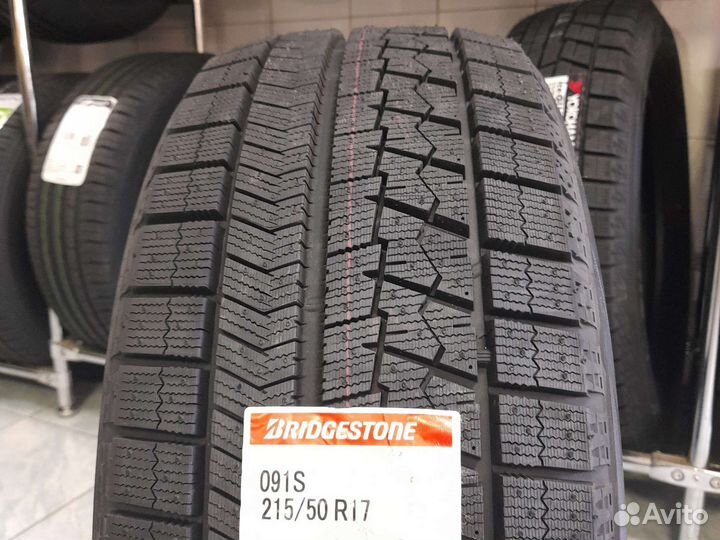 Bridgestone Blizzak VRX 215/50 R17