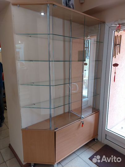 Стеклянная витрина