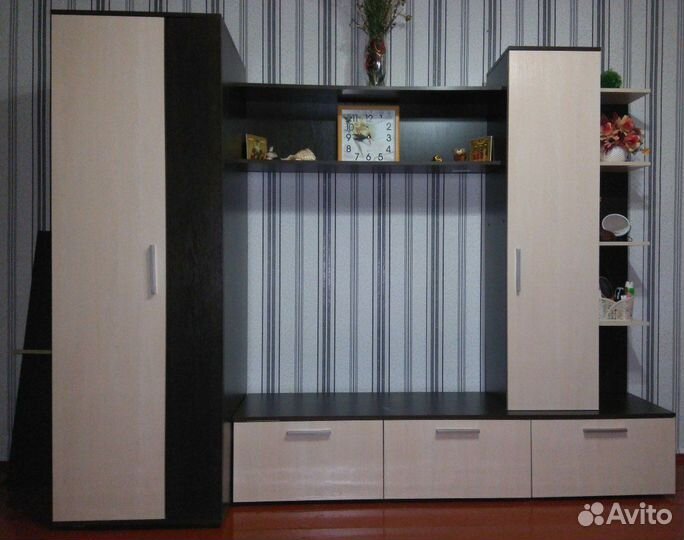 Стенка в гостиную прага