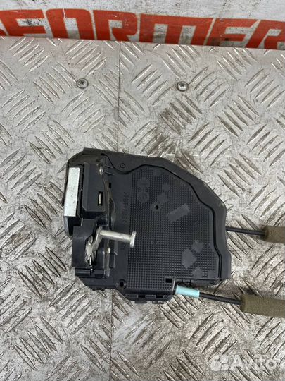 Замок двери задний правый Тойота Камри XV40