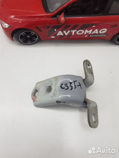 Петля двери передняя правая верхняя